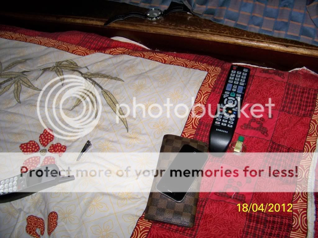 trôm vào nhà lấy đồ còn  cả gan ngồi kế bên luôn - 3